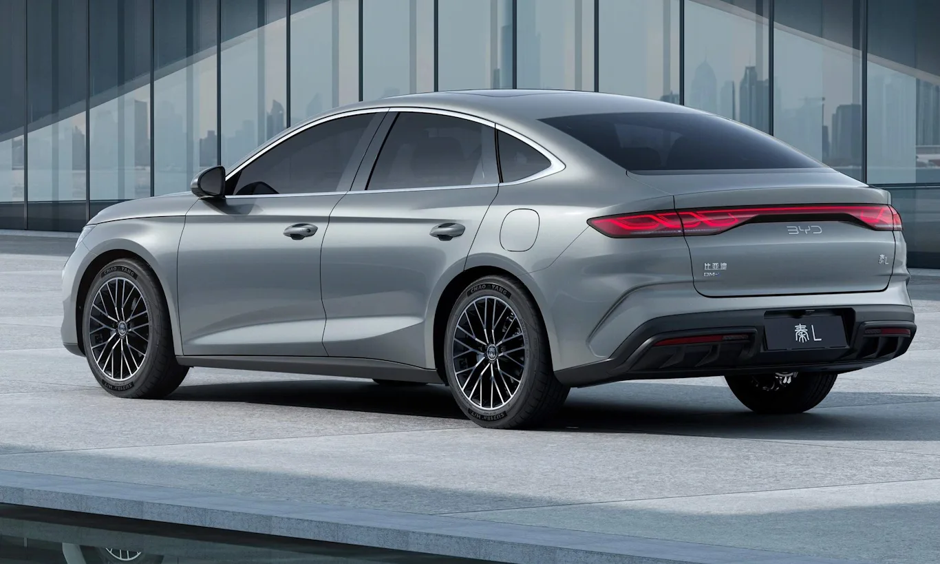 BYD Qin Max, sedã eletrificado da linha Dynasty apresentado na China