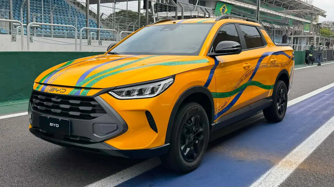 BYD Mako estreia em amarelo e antecipa nova picape híbrida plug-in flex nacional