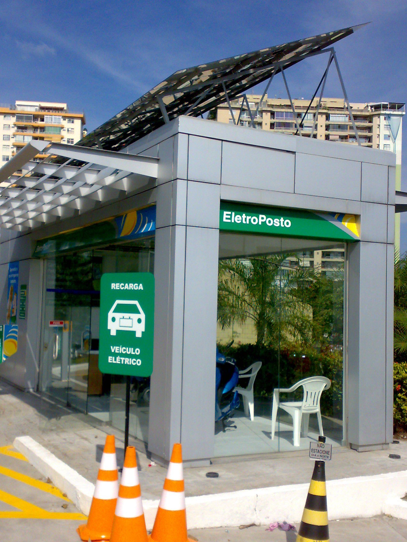 Primeiro eletroposto (ponto de recarga para carro elétrico) do Brasil