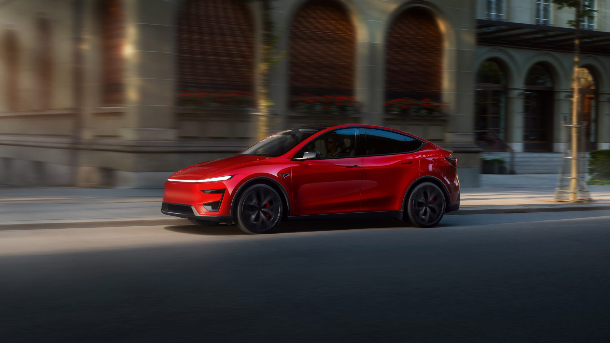 Tesla Model Y Performance x BYD Sealion 7: comparamos os elétricos mais rápidos da China e o que isso indica pro Brasil