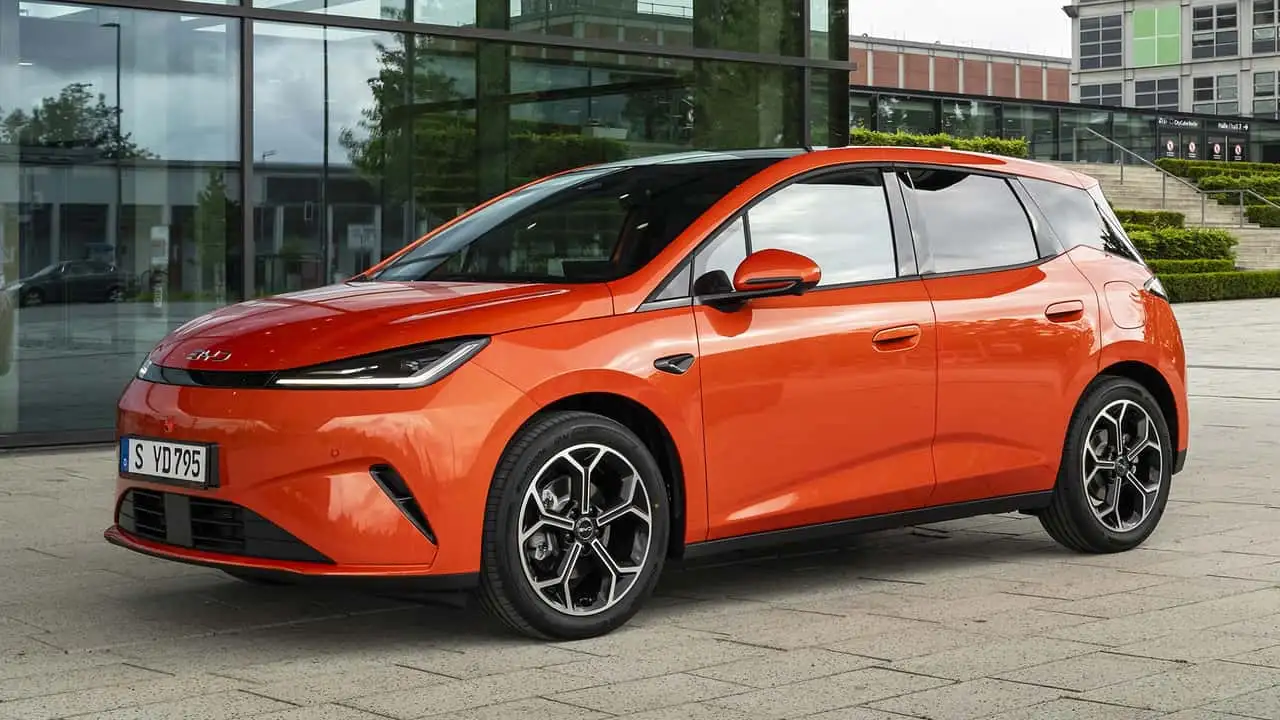 BYD Dolphin G pode ser um dos carros mais vendidos do Brasil? Preço perto de R$ 129.990, mais de 1.000 km e um interior simples