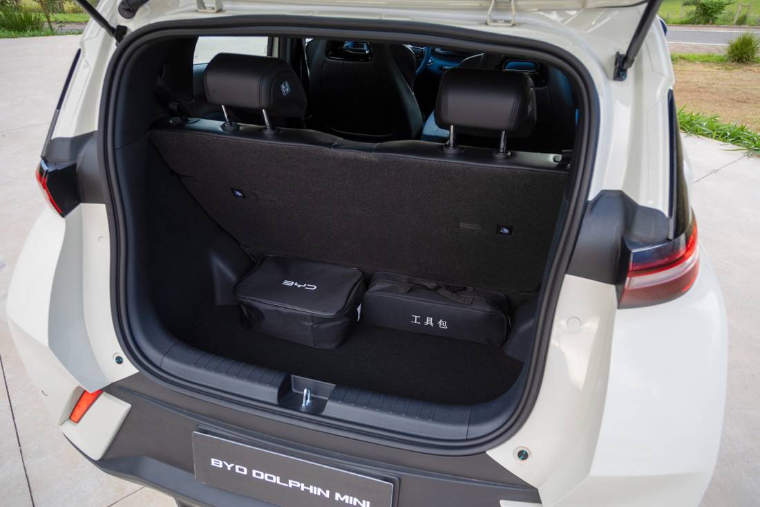 Porta-malas do BYD Dolphin Mini branco
