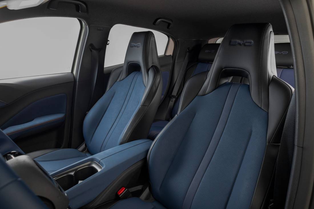 Interior do BYD Dolphin Mini, bancos dianteiros