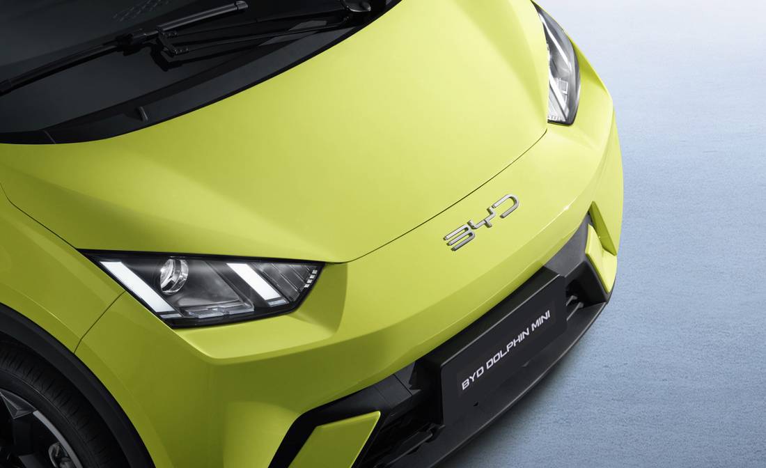 BYD Dolphin Mini verde, detalhe frontal