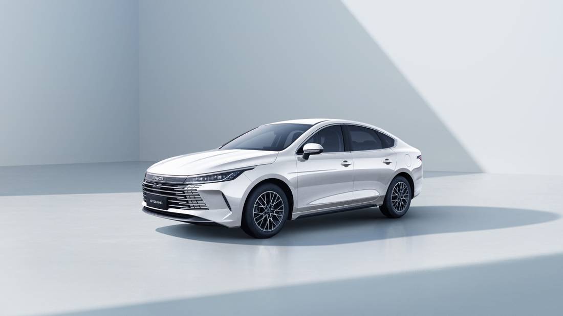 BYD King supera o Toyota Corolla em agosto, mas ainda perde a disputa no acumulado do ano