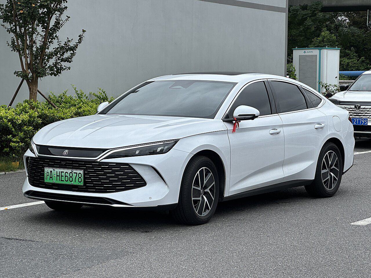 BYD Qin Max estreia na China com 630 km CLTC e recarga rápida; veja versões e limites