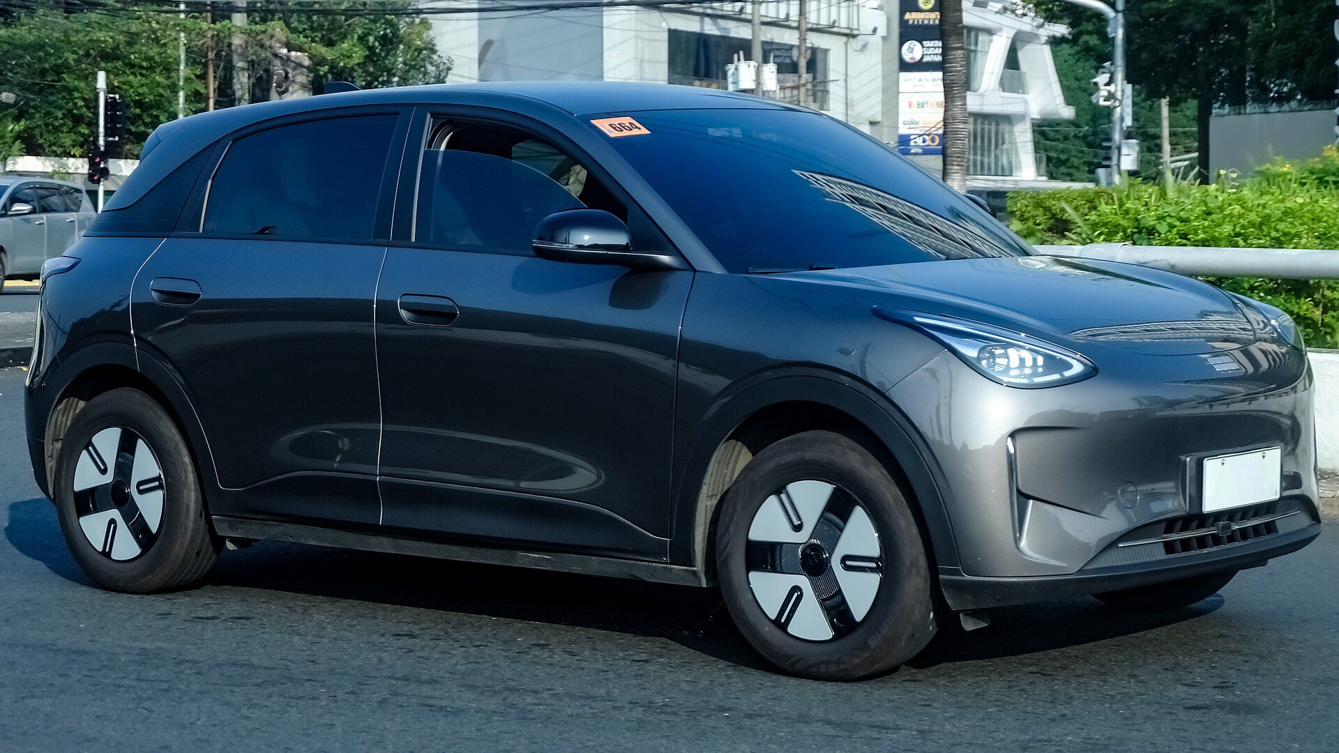 Geely vs BYD: como a nova fábrica no Paraná se compara ao investimento bilionário em Camaçari