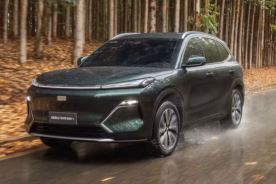 Geely EX5 EM-i em foto ilustrativa da família EX5