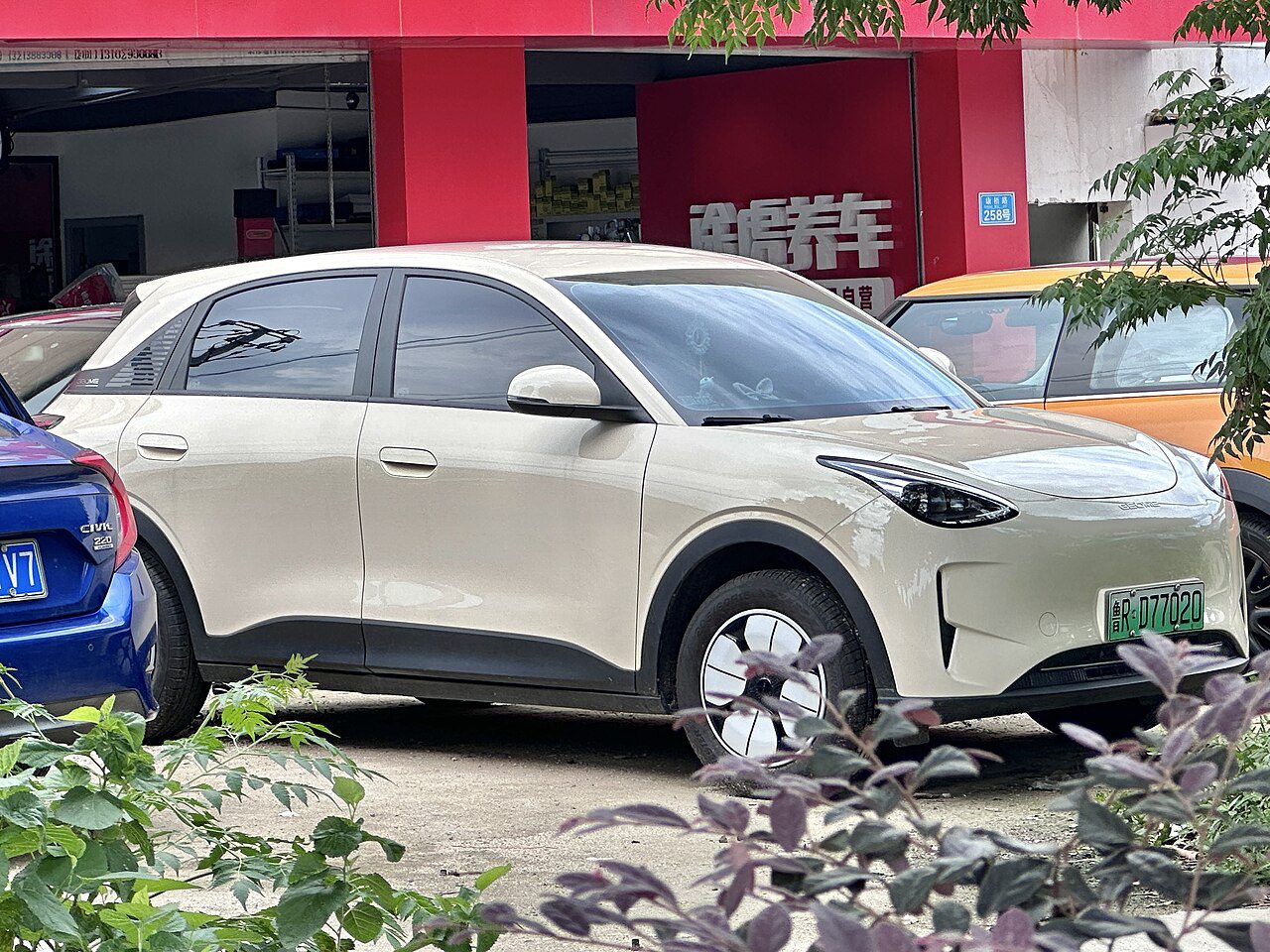 Geely Xingyuan (EX2 no Brasil), vista frontal. Foto: JustAnotherCarDesigner / Wikimedia Commons (CC0)