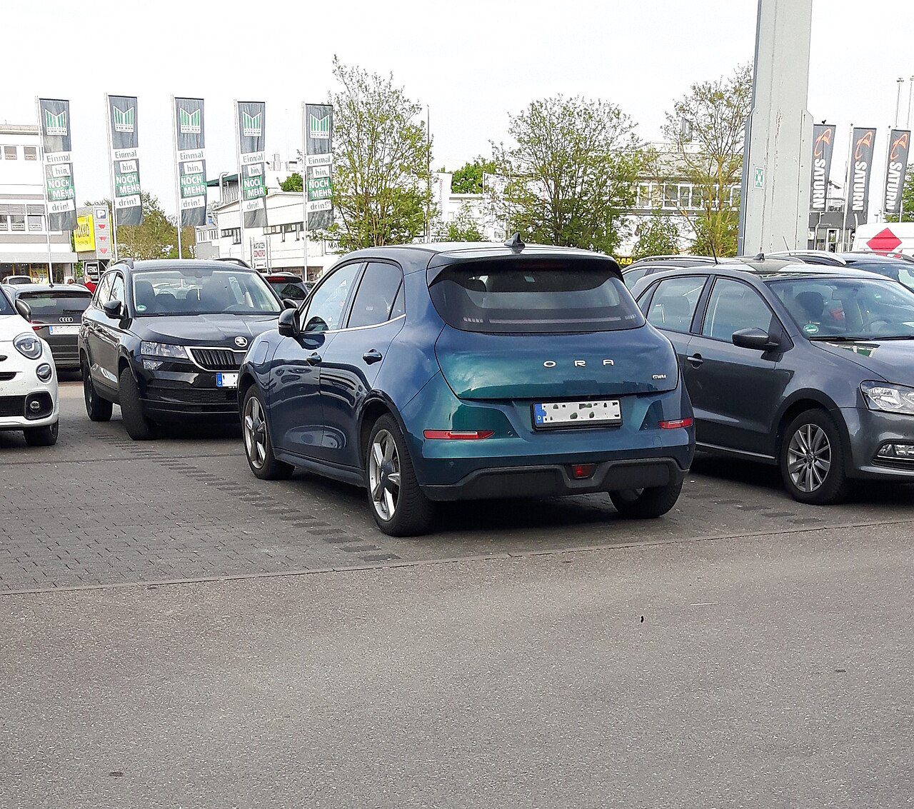 GWM Ora 5 vai virar família de carro elétrico e híbrido: SUV e sedã podem ser produzidos no Brasil