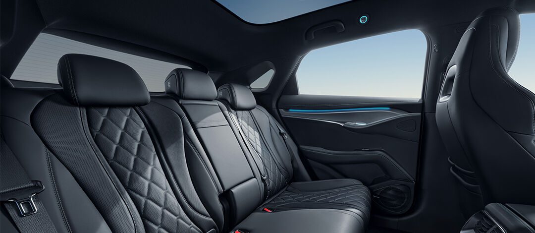 Interior e apresentação do BYD Sealion 7 em imagem oficial da fabricante